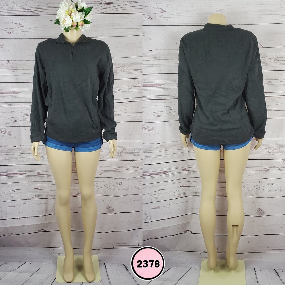 GAP Medium Fleece Sweatshirt Cozy Casual Pullover Soft Everyday Wear